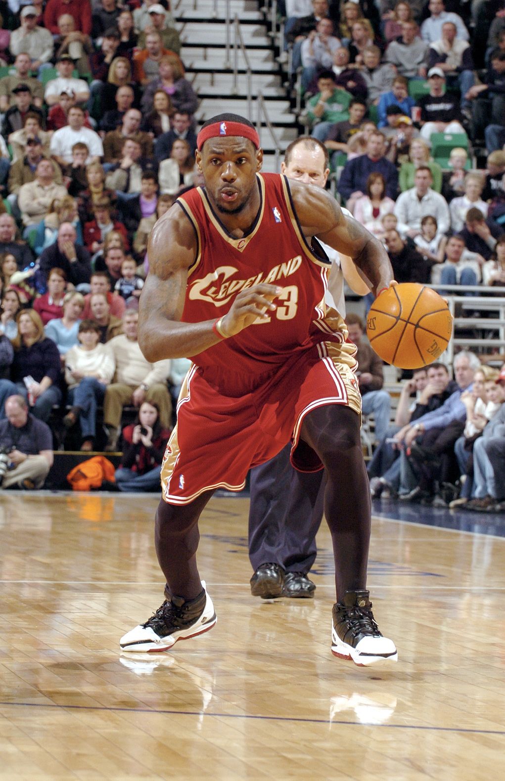 21 января 2006 года: кроссовки Nike Zoom LeBron III. Стал самым молодым игроком до 5000 очков в истории НБА.